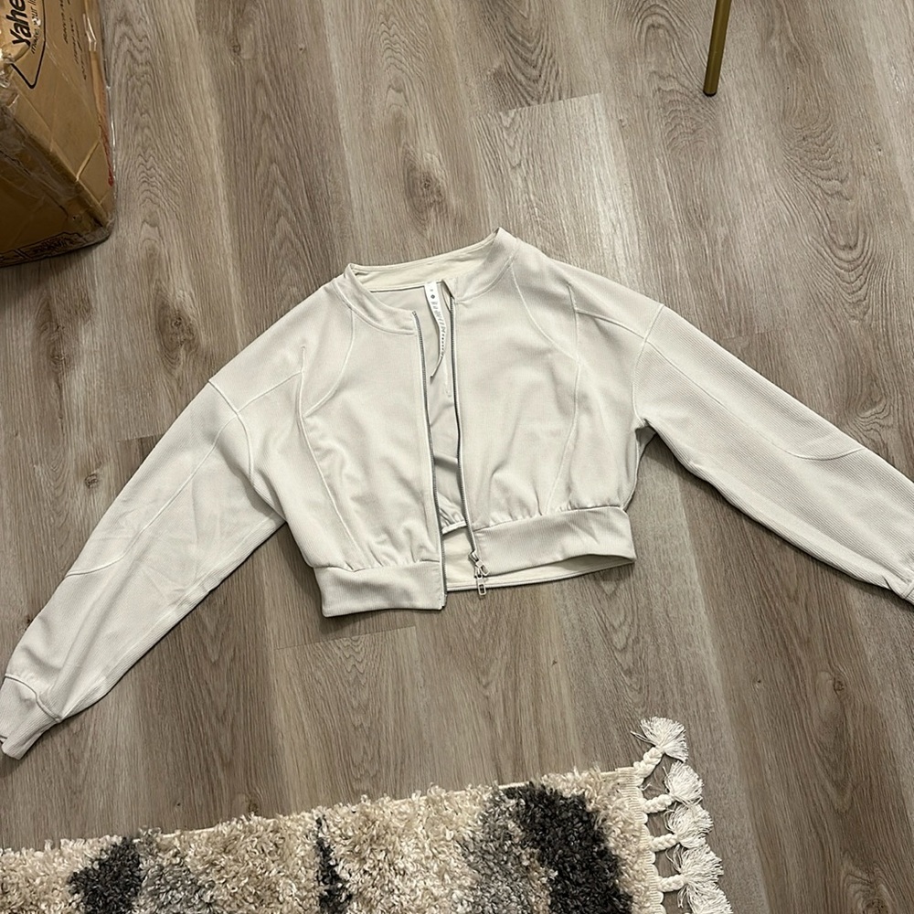 Lululemon Ribbed Cropped Softstreme jacket